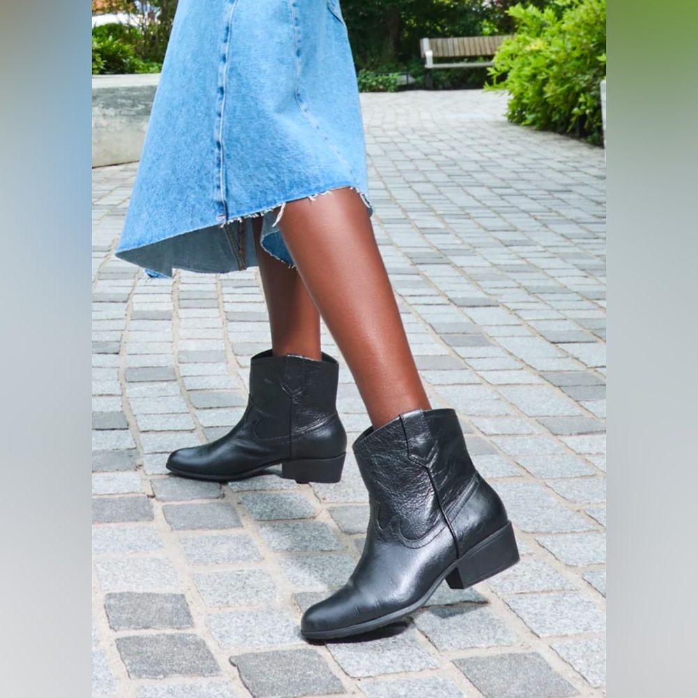 Aerosoles Comfortable Women's Pull On Western Bootie in Black Burnished Leather